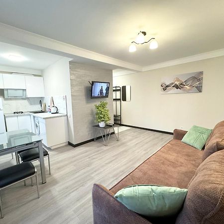 Artal Apartment On Obolonskyi Avenue 16 基輔 外观 照片