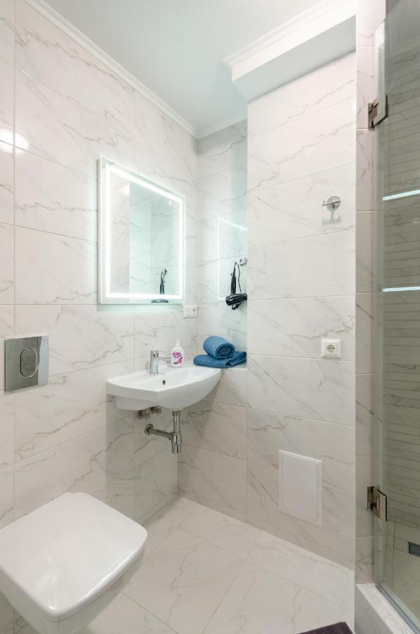 Artal Apartment On Obolonskyi Avenue 16 基輔 外观 照片